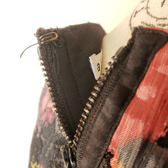 Alice + Olivia Floral Embroidered Short Sleeve Top - Picture 8 of 14